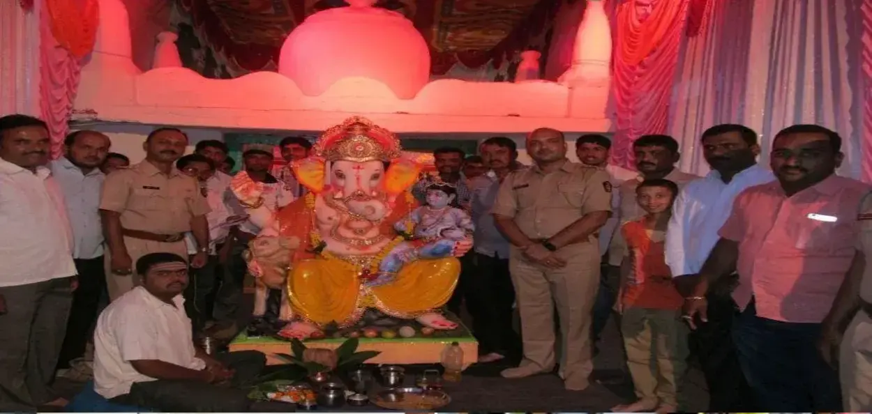  গটখিন্ডি গ্রামের মসজিদে গণেশ প্রতিমা সহ হিন্দু ও মুসলিমরা