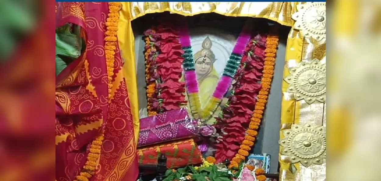 মন্দিরে প্রতিষ্ঠিত ভারত মাতার প্রতিচ্ছবি