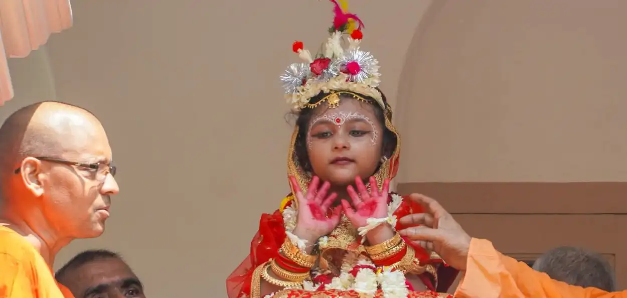 বেলুড় মঠে কুমারী পুজো