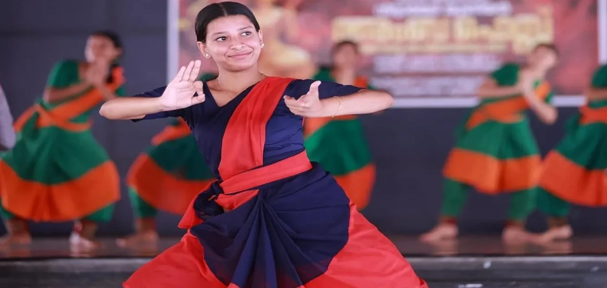 কেরালার কলামণ্ডলমে কথাকলি নৃত্য পরিবেশন করা প্রথম মুসলিম মহিলা সাবরি