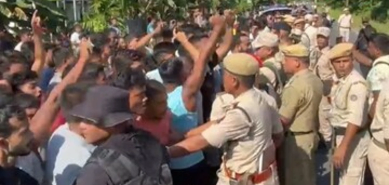 বাক্সায় উত্তেজিত জনতার রুদ্ররূপ