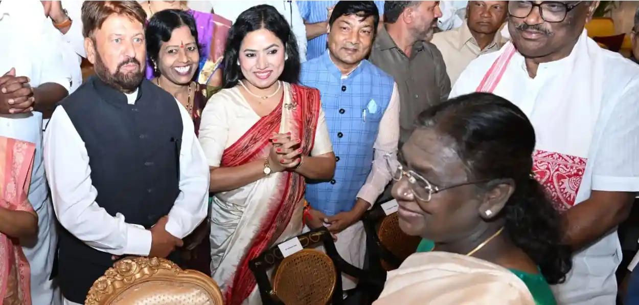 রাষ্ট্রপতি দ্রৌপদী মুর্মুর সঙ্গে সৈয়দ শাবির আহমেদ গিলানি