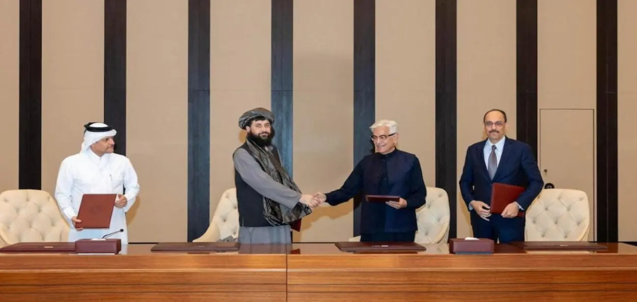  দোহায় আফগানিস্তানের তালেবান সরকার ও পাকিস্তানের প্রতিনিধিরা বৈঠকে বসেন, সাম্প্রতিক সীমান্ত সংঘর্ষের পর এখানেই যুদ্ধবিরতি চুক্তি স্বাক্ষরিত হয়