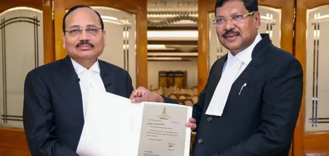 পরবর্তী প্রধান বিচারপতি হিসাবে  বিচারপতি সূর্য কান্তের নাম প্রস্তাব করলেন গবাই