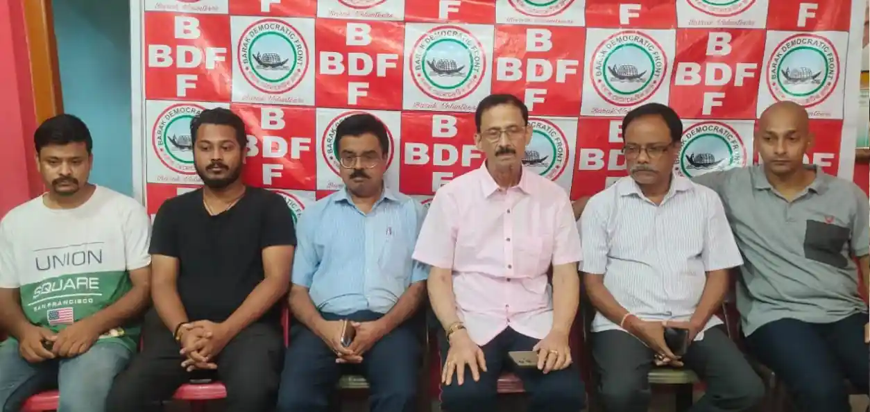 মুক্তেশ্বর কেম্প্রাইকে কেন গ্রেফতার করছে না পুলিশ,ভাষা শহিদ স্টেশন ও সোনার বাংলা বিতর্ক নিয়ে সরব হল বিডিএফ