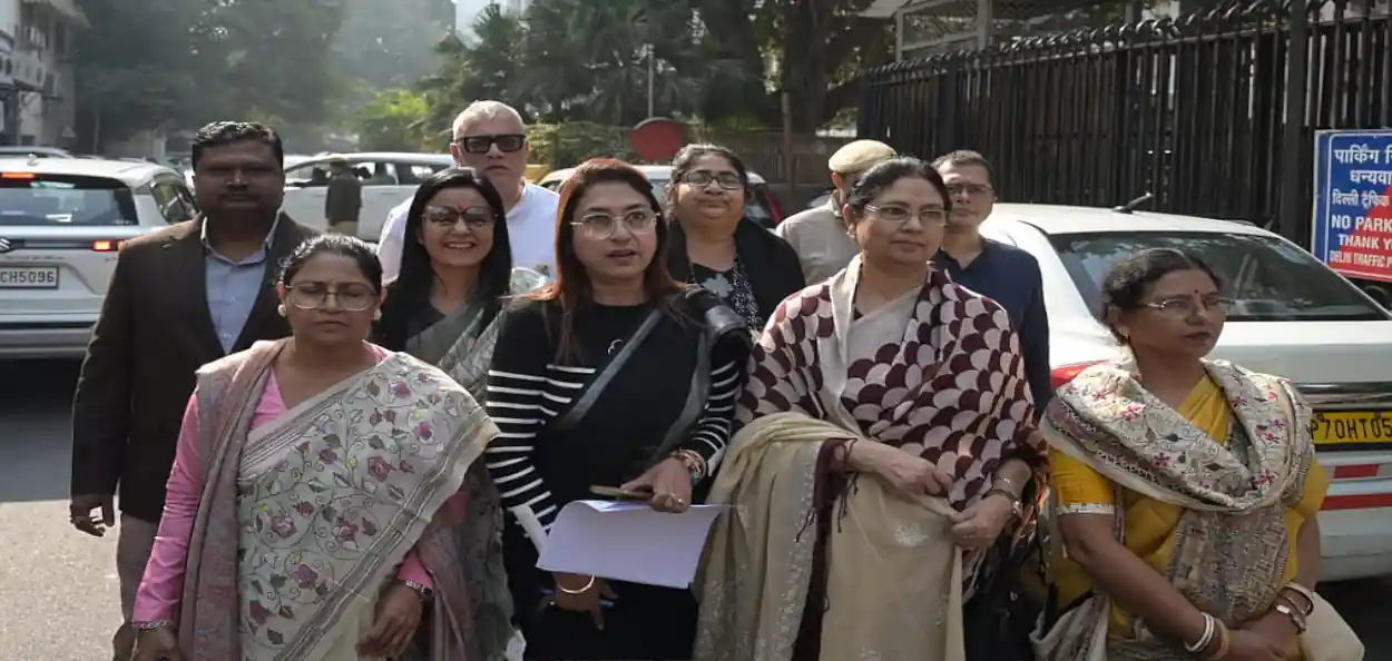 শুক্রবার দিল্লির নির্বাচন সদনে ১০ তৃণমূল সাংসদ দেখা করেন CEC-র সঙ্গে