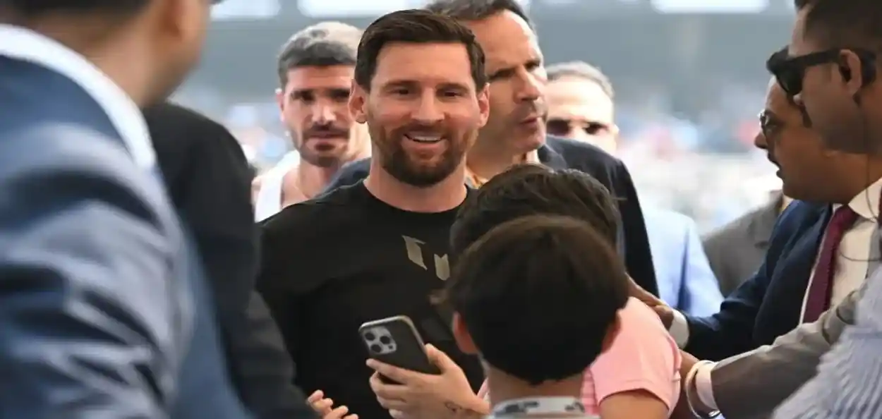 এবার বাণিজ্যনগরী দেখবে মেসি-মায়া, শচীন সাক্ষাৎ হবে ওয়াংখেড়েতে