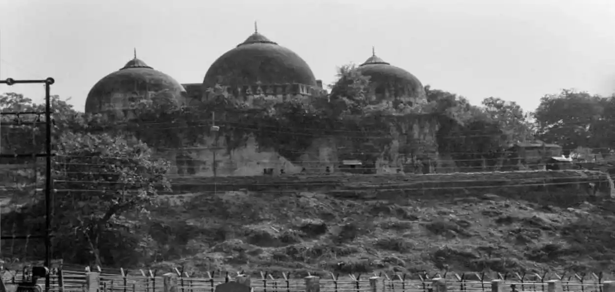 সম্রাট বাবরের স্থাপন করা অযোধ্যার মসজিদটি