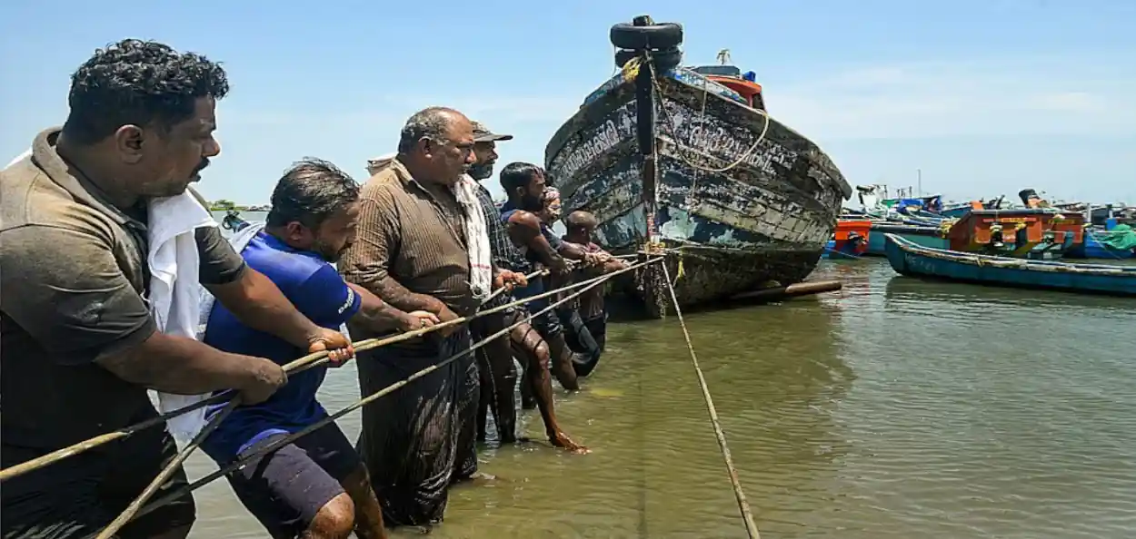 রাতে আলো নিবিয়ে ভারতীয় জলসীমায় ঢুকেছিল বাংলাদেশি নৌসেনার জাহাজ