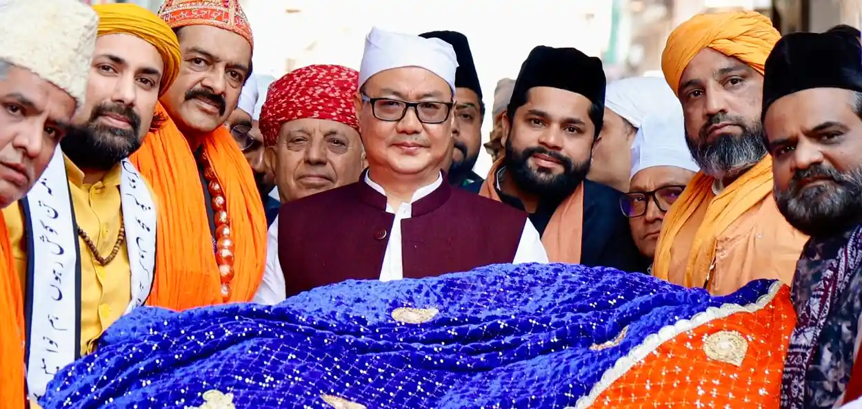 আজমের শরিফ দরগায় কেন্দ্রীয় সংখ্যালঘু বিষয়ক মন্ত্রী কিরেন রিজিজু