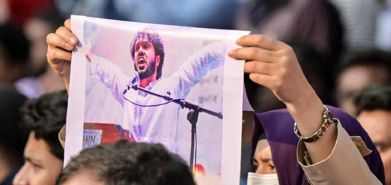 হাদি হত্যার প্রতিবাদে সরব বাংলাদেশ, বিচার দাবিতে কঠোর আন্দোলনের ইঙ্গিত