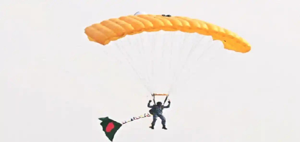 প্যারাসুট জাম্পে গিনেস রেকর্ডসে বাংলাদেশের শ্রেষ্ঠত্ব