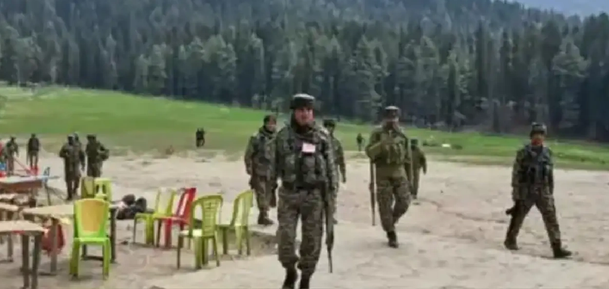 পহেলগাম সন্ত্রাসী হামলায় বীরত্ব প্রদর্শনকারী ৫৬ জনকে জম্মু-কাশ্মীর সরকারের বিশেষ সম্মান