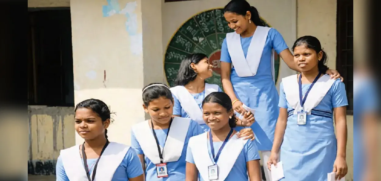 সব স্কুলে বিনামূল্যে স্যানিটারি প্যাডের নির্দেশ সুপ্রিম কোর্টের