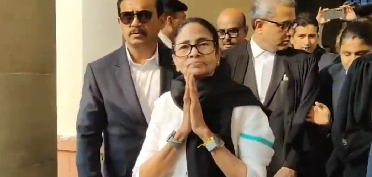 বাংলার মুখ্যমন্ত্রী মমতা বন্দ্যোপাধ্যায় সুপ্রিম কোর্টে এসআইআর মামলার ঐতিহাসিক শুনানিতে হাজির