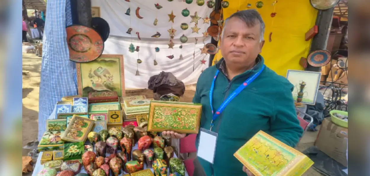 কাশ্মীরের ম্লান হতে বসা এক অপূর্ব শিল্প: কর-এ-কলমদানি