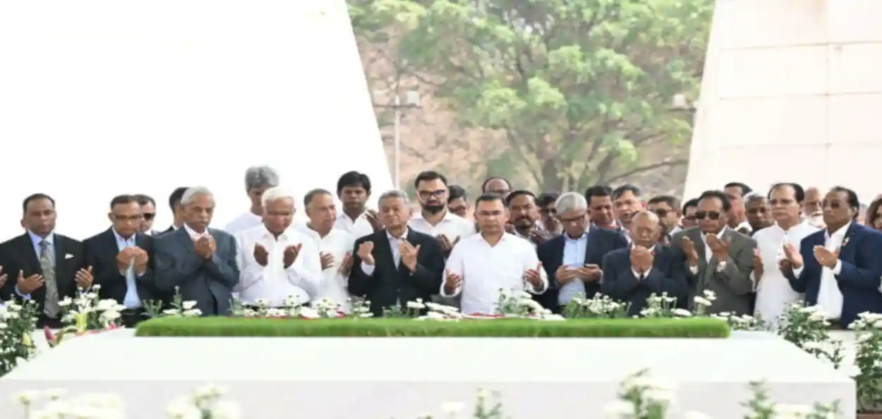 জাতীয় স্মৃতিসৌধে শহীদদের প্রতি তারেকের শ্রদ্ধা নিবেদন