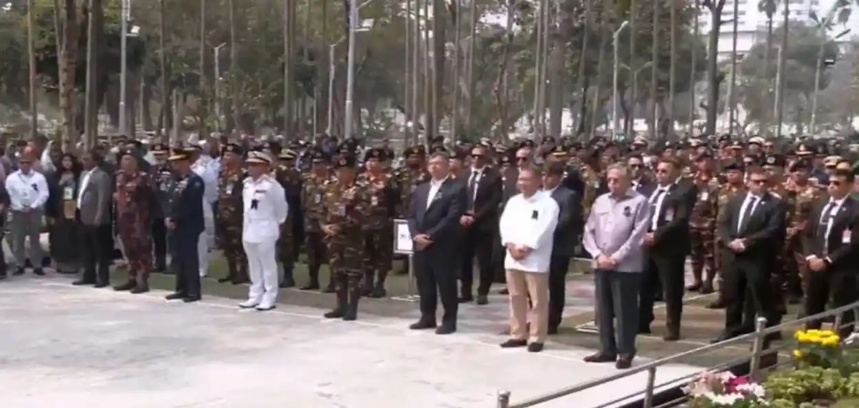 বাংলাদেশে পিলখানা হত্যাকাণ্ডে শহীদদের কবরে রাষ্ট্রপতি ও প্রধানমন্ত্রীর শ্রদ্ধা