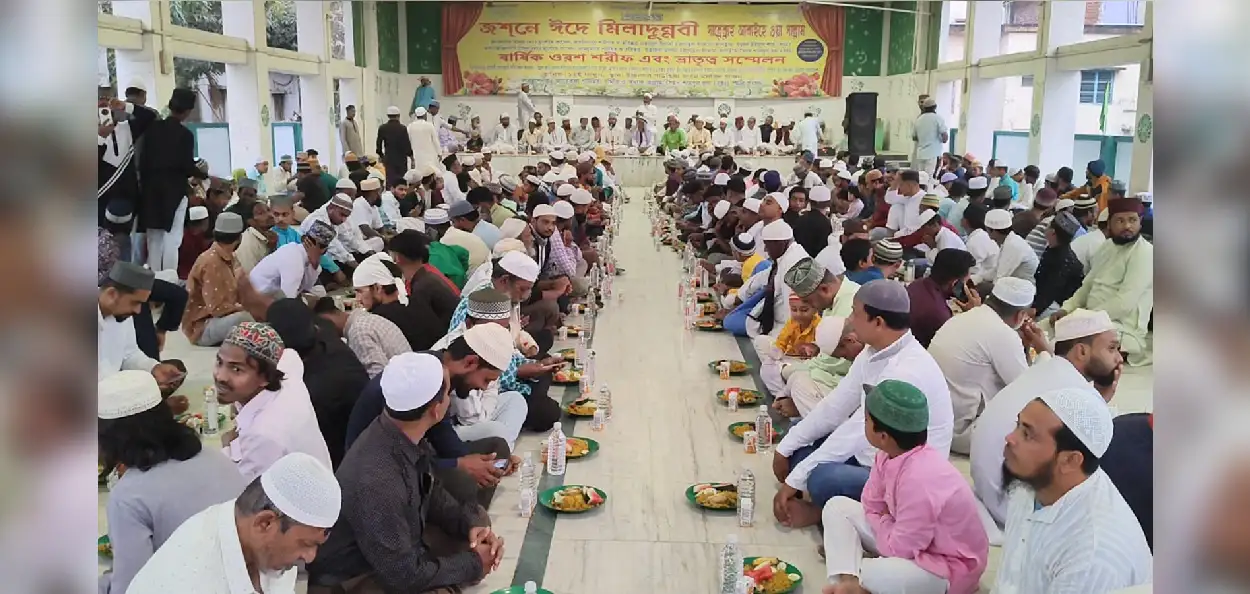 গাউছিয়া সমিতির উদ্যোগে অনুষ্ঠিত ইফতার পার্টির একটি দৃশ্য