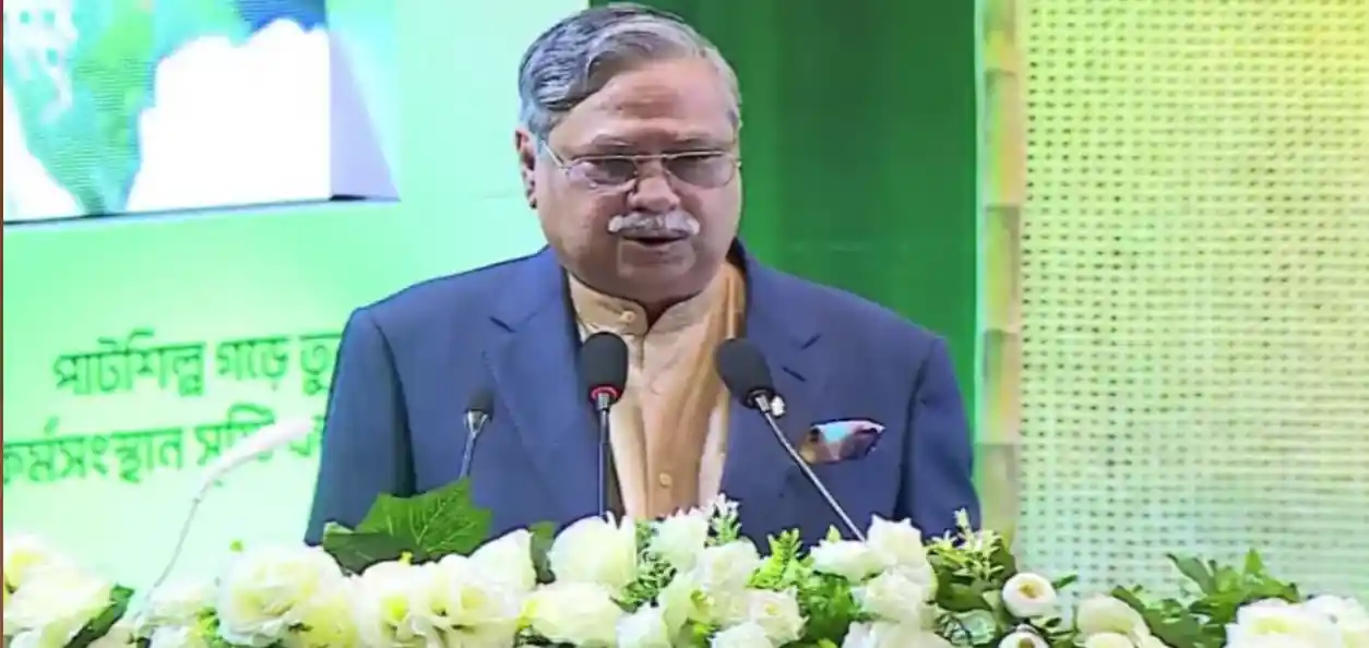 ওসমানী স্মৃতি মিলনায়তনে জাতীয় পাট দিবস ভাষণ দিচ্ছেন রাষ্ট্রপতি মো. সাহাবুদ্দিন