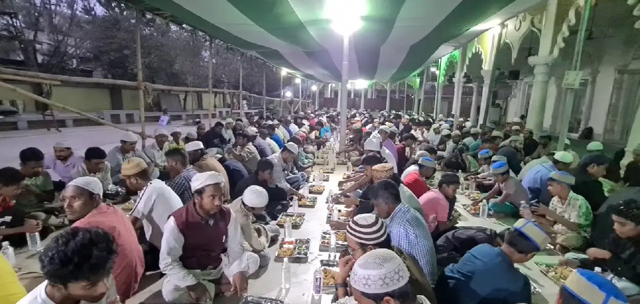 বুড়া জামে মসজিদের ইফতারের মুহূর্ত