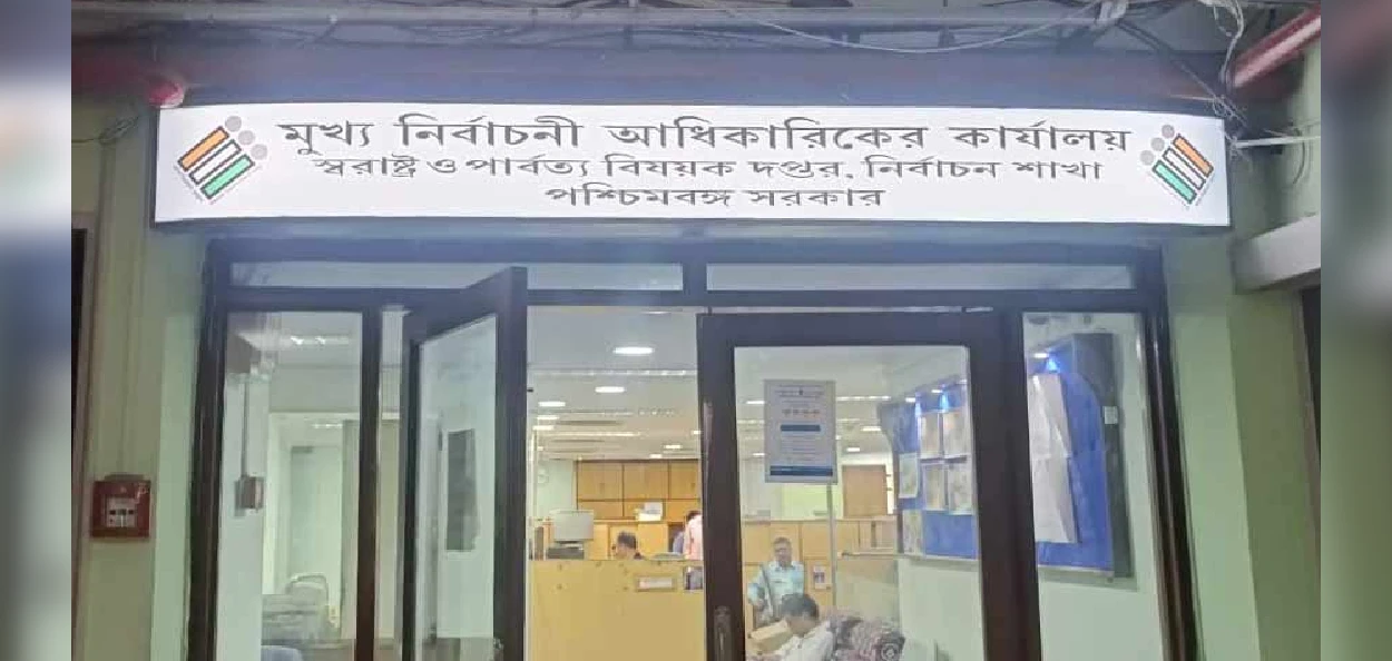 পশ্চিমবঙ্গে বিধানসভা ভোটে কড়া নজরদারি: আসছেন সাড়ে ৩০০ পর্যবেক্ষক