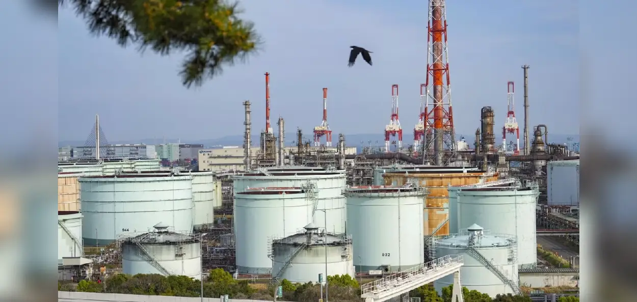 বিশ্ববাজারে স্থিতি আনতে জরুরি তেল মজুত উন্মুক্ত করছে IEA