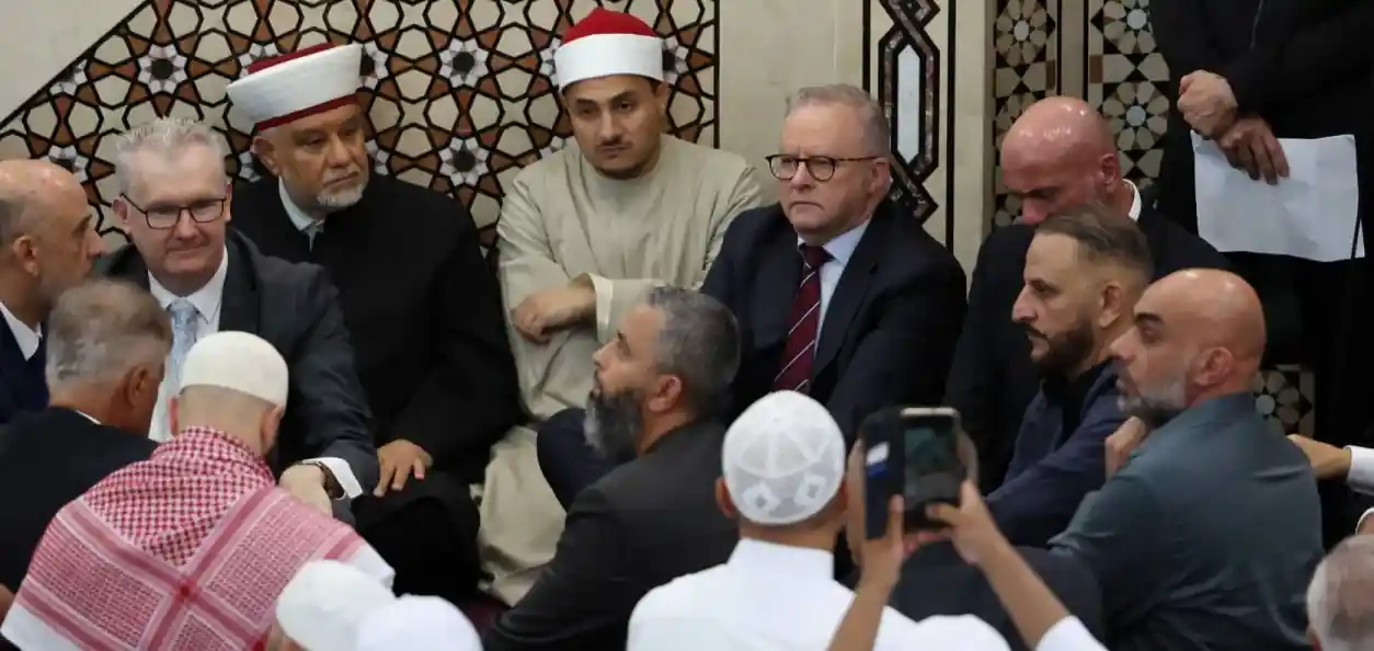 অস্ট্রেলিয়ায় ঈদের নামাজে  প্রধানমন্ত্রীকে লক্ষ্য করে বিক্ষোভ