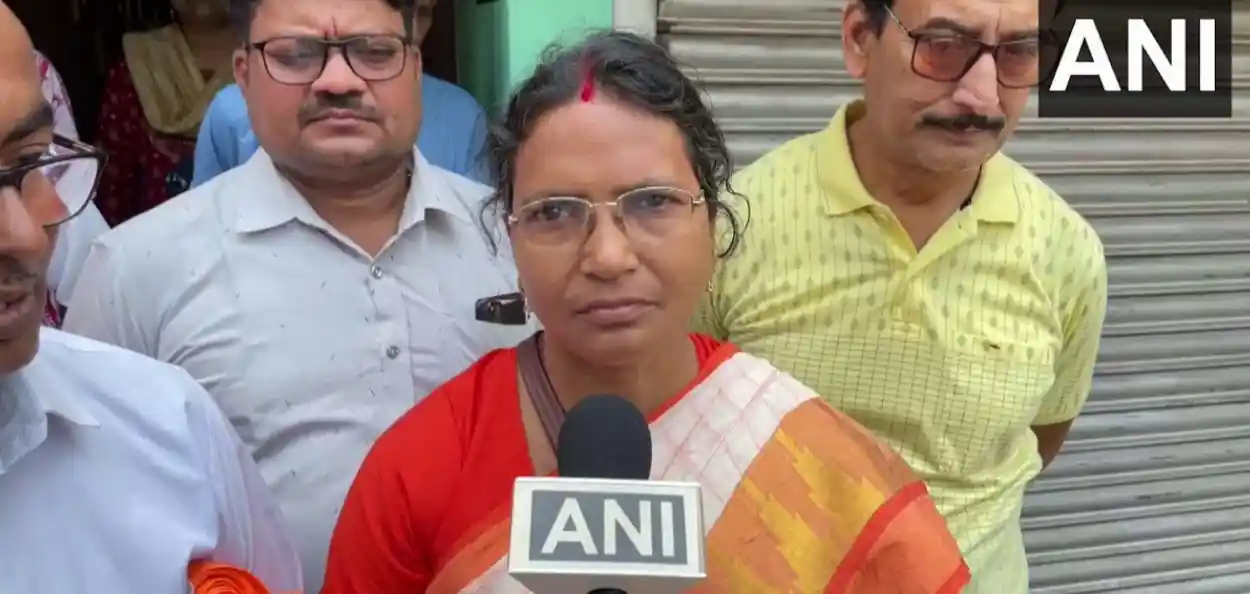 পানিহাটিতে বিজেপির প্রার্থী আরজিকর নির্যাতিতার মা রত্না দেবনাথ