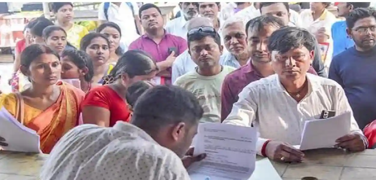 ভোটার তালিকা থেকে নাম বাদ, ট্রাইব্যুনাল নিয়ে ধোঁয়াশায় সাধারণ মানুষ—গ্রামাঞ্চলে বাড়ছে উদ্বেগ