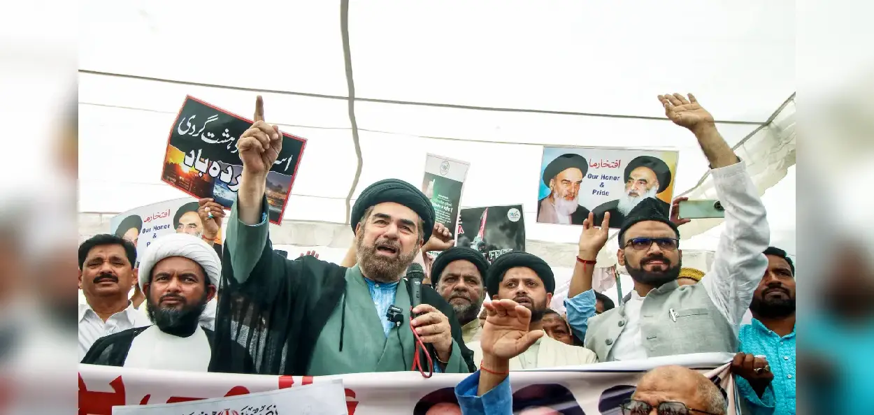 লখনৌতে ইরান ও প্যালেস্টাইন ইস্যুতে যুক্তরাষ্ট্রের বিরুদ্ধে ভারতীয় মুসলমানদের প্রতিবাদ