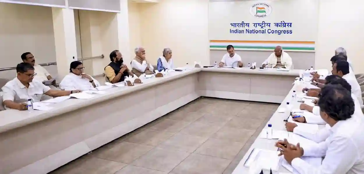 কংগ্রেসের  সিডব্লিউসি বৈঠক ; মহিলাদের কোটা আইন সংশোধন, ডিলিমিটেশন ও পশ্চিম এশিয়া নিয়ে আলোচনা 