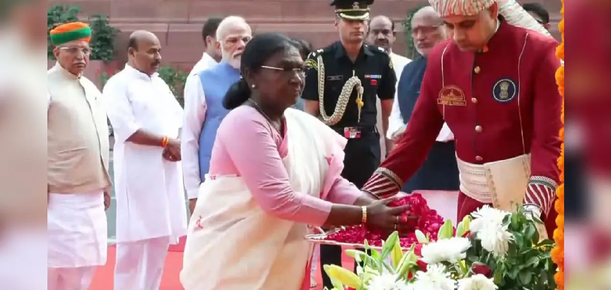 মহাত্মা জ্যোতিবা ফুলের ২০০তম জন্মবার্ষিকীতে রাষ্ট্রপতি ও প্রধানমন্ত্রীসহ নেতৃবৃন্দের শ্রদ্ধাঞ্জলি