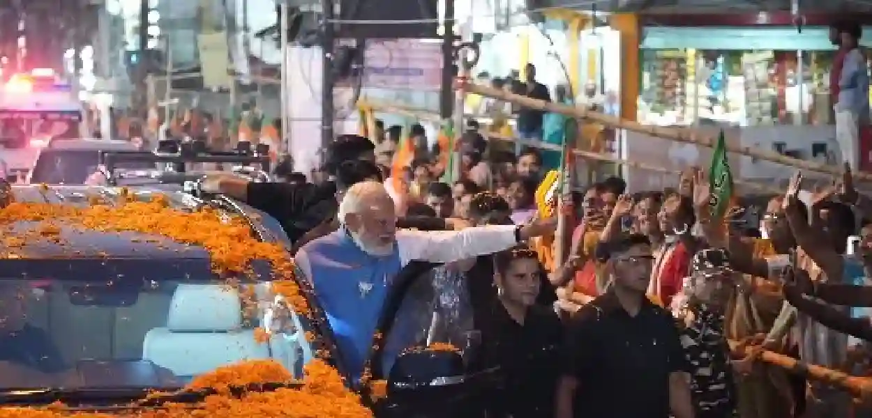 ‘১৫ কিমি জুড়ে অতুলনীয় ভালোবাসা’: নরেন্দ্র মোদী উচ্ছ্বসিত শিলিগুড়িtতে রোডশোর ঝলক শেয়ার করলেন