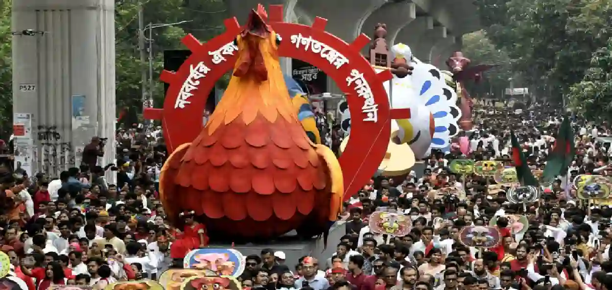 বাংলাদেশে উৎসবের রঙে রাঙা ঢাকা বিশ্ববিদ্যালয়, বৈশাখী শোভাযাত্রায় জনস্রোত