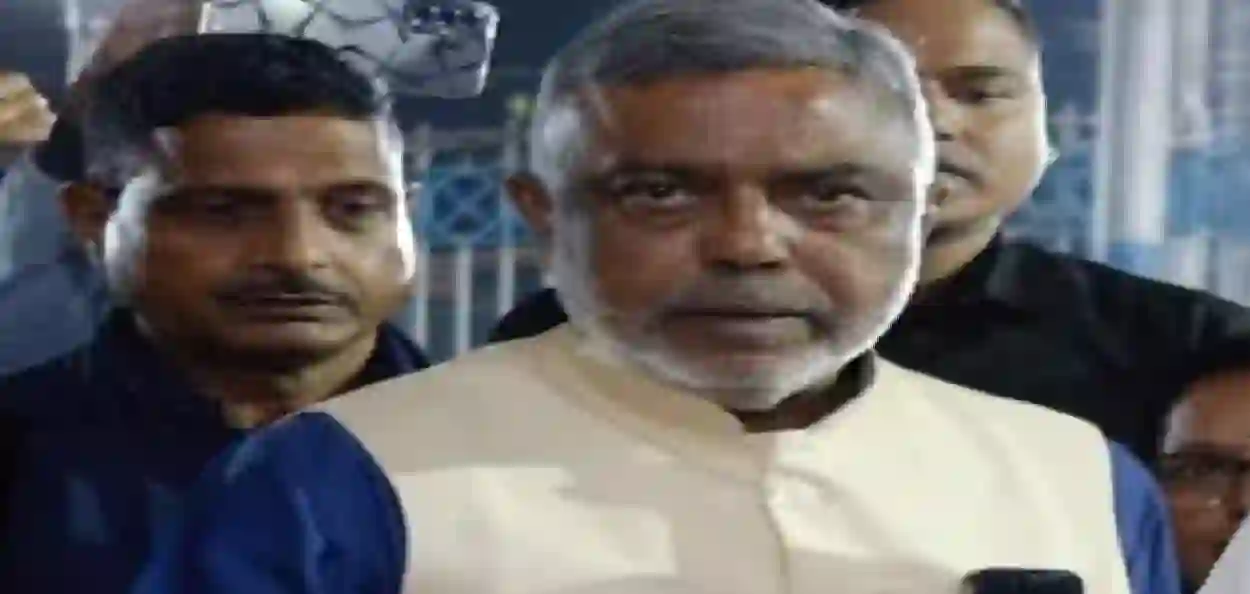 ভোটের মুখে বাড়ছে এজেন্সি তৎপরতা, মমতার ঘনিষ্ঠ নেতার বাড়িতে আয়কর হানা, ভোটের আগে চাপে তৃণমূল প্রার্থী দেবাশিস