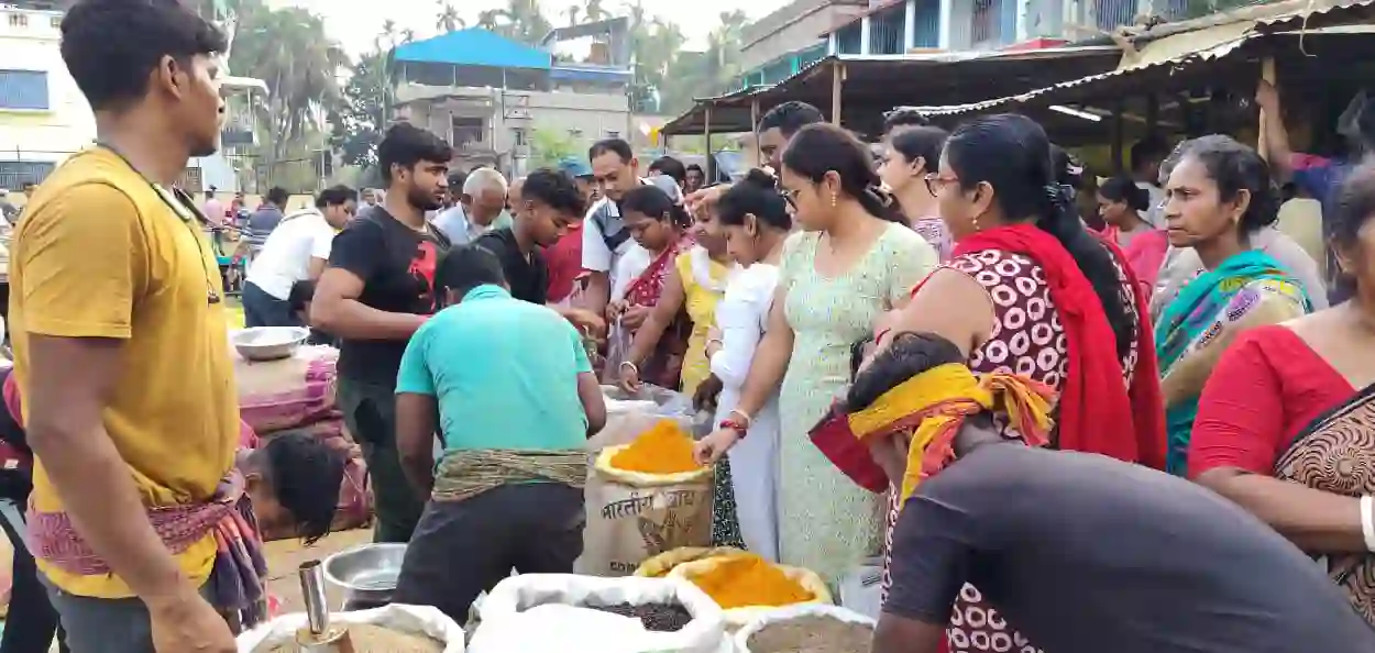 গোবরডাঙ্গার জমিদারদের ২০০ বছরের প্রাচীন ‘মশলা মেলা’ আজও সম্প্রীতির অনন্য দলিল