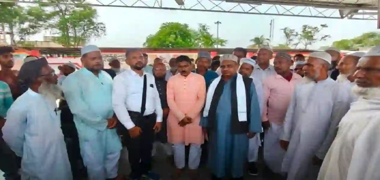 বিজেপি প্রার্থী জহর চক্রবর্তী, মুসলিম হজযাত্রীদের সম্বর্ধনায়