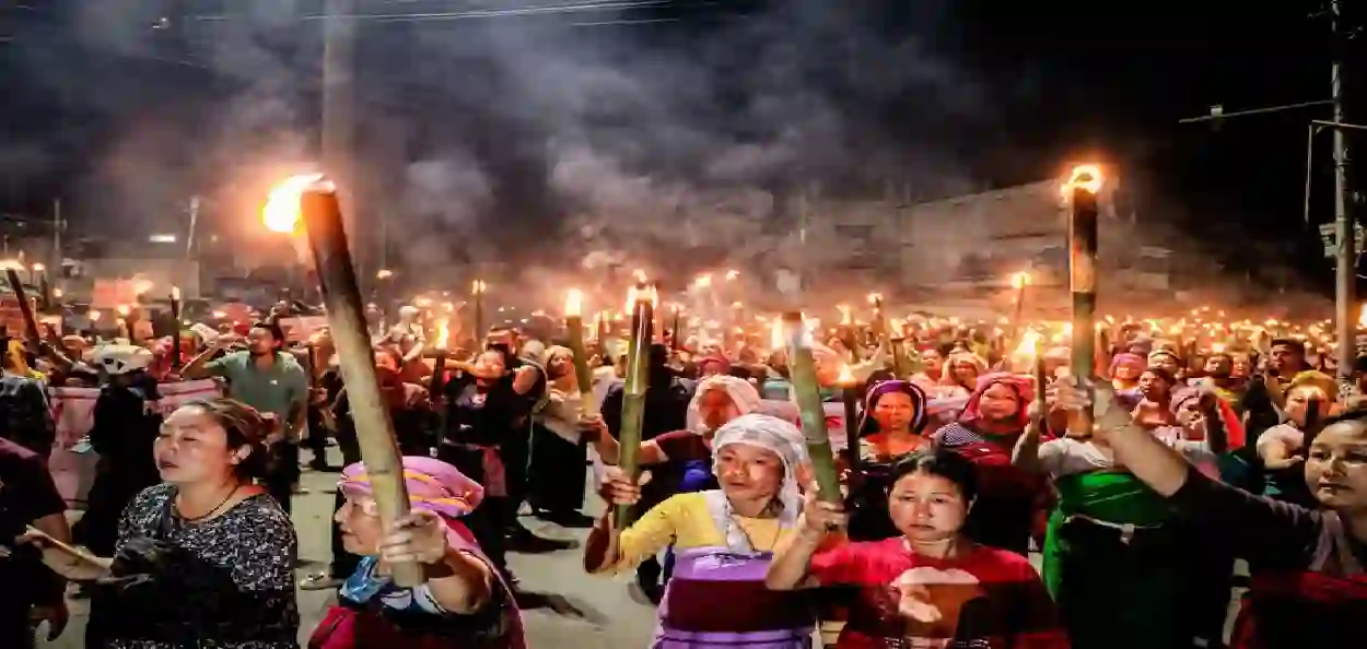 মণিপুরে মশাল মিছিলে পুলিশের সঙ্গে সংঘর্ষ