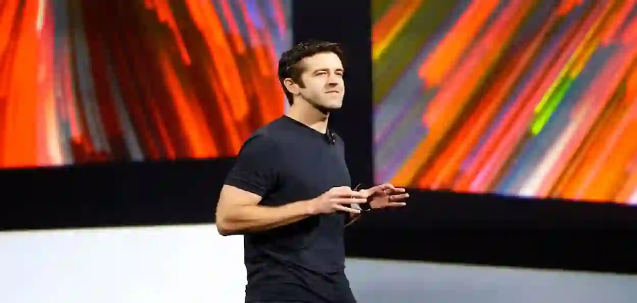 অ্যাপলের নতুন সিইও পদে জন টার্নাস