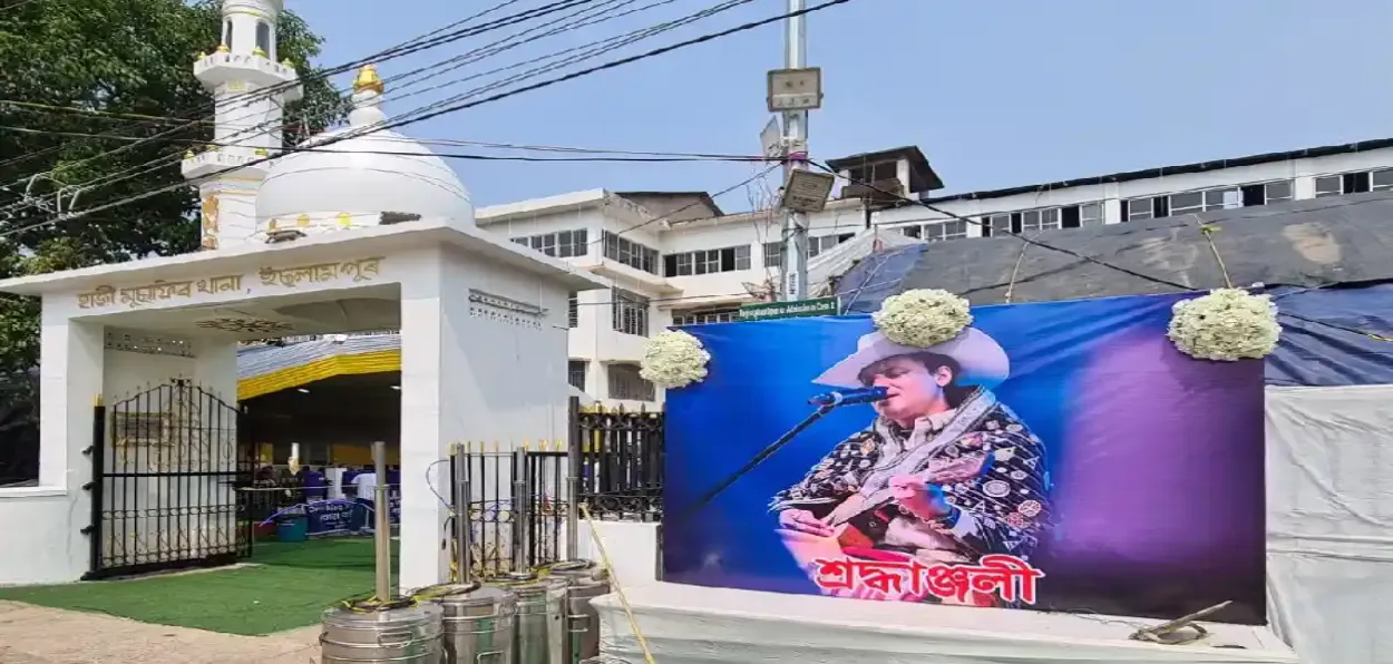 গুয়াহাটির মুসাফির খান্নার প্রবেশপথে জুবিন গার্গের একটি পোস্টার