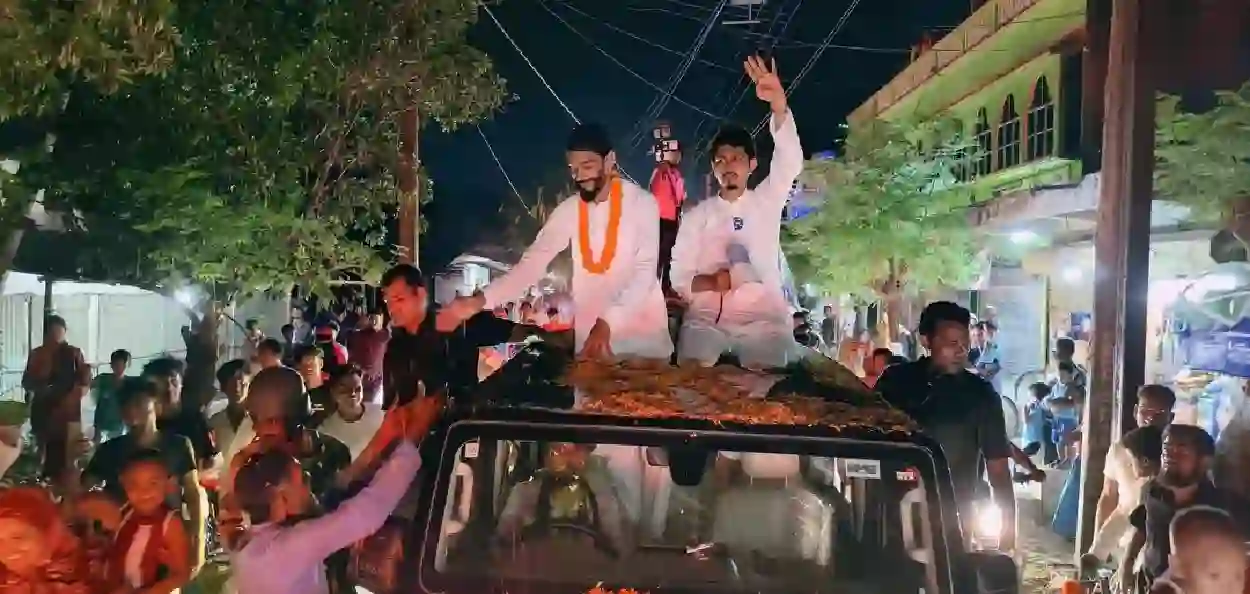 হামলায় থামানো যাবে না ‘ভাইজান’ ঝড়! হাড়োয়ায় শাসকের রক্তচক্ষু উপেক্ষা করে জনসমুদ্র বোঝাল নওশাদের জনপ্রিয়তা 