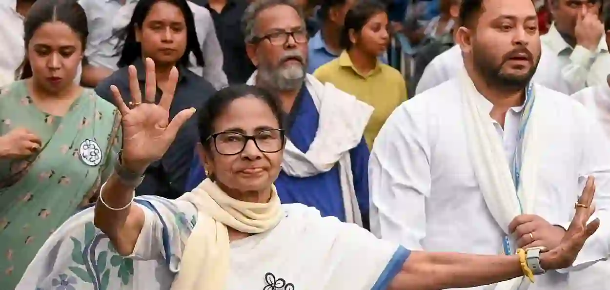 পশ্চিমবঙ্গের মুখ্যমন্ত্রী মমতা বন্দ্যোপাধ্যায়কে নিয়ে আপত্তিকর সোশ্যাল মিডিয়া পোস্টের জেরে পুলিশি পদক্ষেপের নির্দেশ নির্বাচন কমিশনের