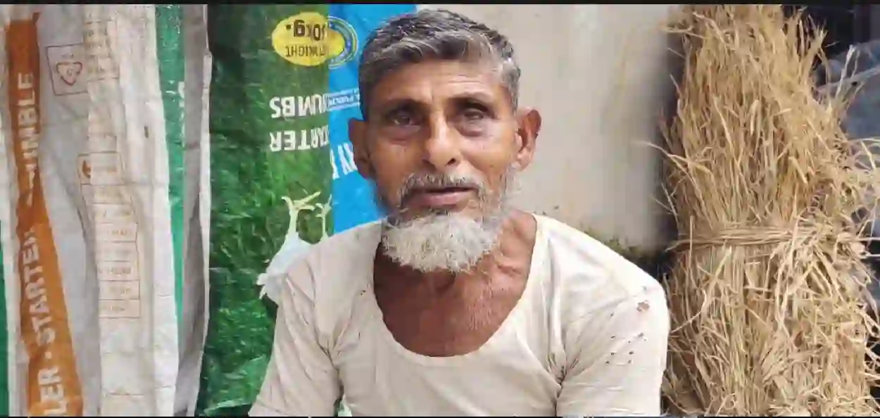 ভোটের লাইনে পোশাক ‘ফতোয়া’! লুঙ্গি পরে ভোট দিতে না পেরে নাতির প্যান্ট পরে ভোটাধিকার রক্ষা ৮০ বছরের আব্দুল রউফের