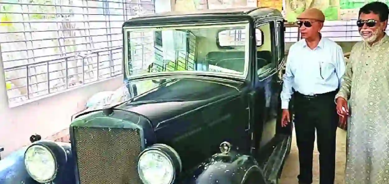  বাংলাদেশের কুমিল্লার রাস্তায় ত্রিপুরা রাজার শতবর্ষী গাড়ি এখনও চলছে