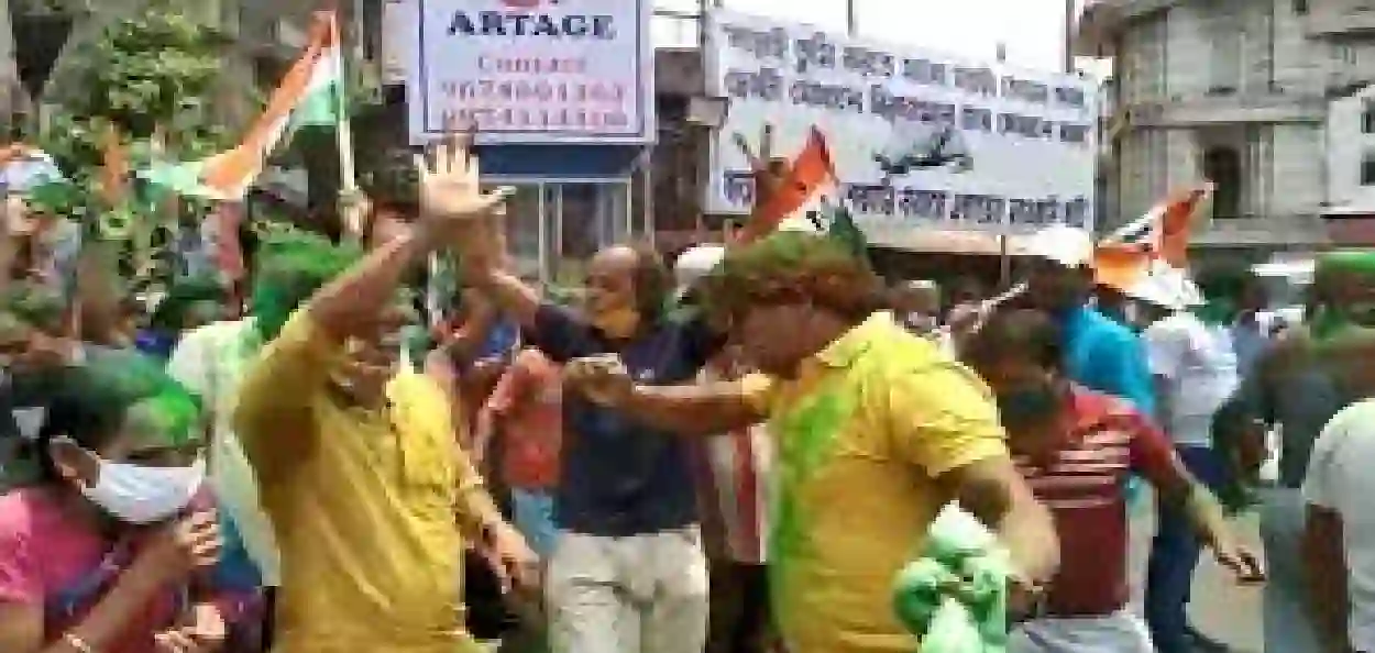 পশ্চিমবঙ্গে তৃণমূল কংগ্রেস ও ভারতীয় জনতা পার্টি-র মধ্যে হাড্ডাহাড্ডি লড়াই, অন্যদিকে তামিলনাড়ু-তে এগিয়ে ডিএমকে
