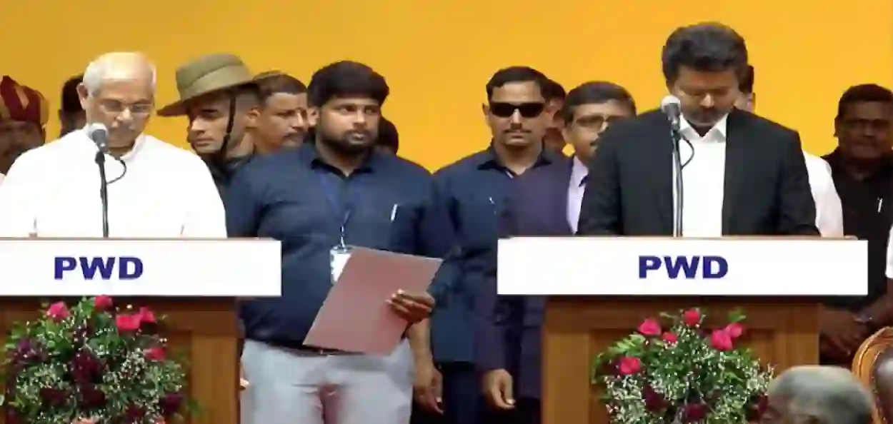তামিলনাড়ুর মুখ্যমন্ত্রী হিসেবে শপথ নিলেন বিজয়