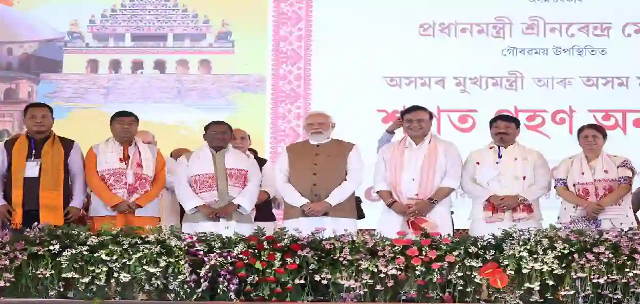 দ্বিতীয়বারের জন্য অসমের মুখ্যমন্ত্রী হিসেবে শপথ নিলেন হিমন্ত বিশ্ব শর্মা