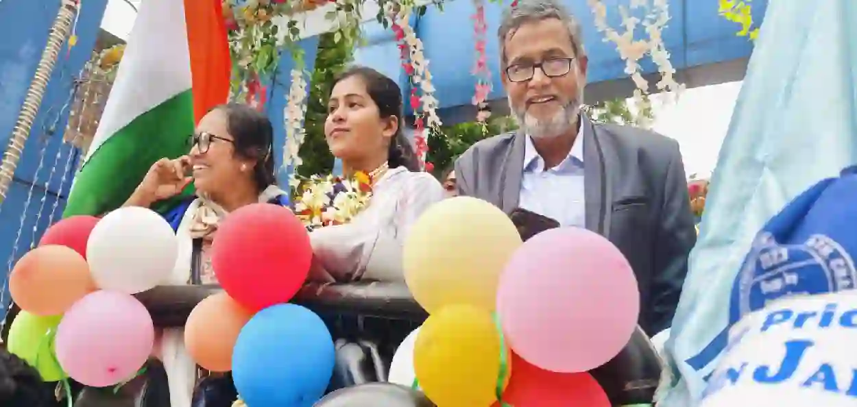 পক প্রণালী জয়ী আরফিন হুড খোলা গাড়িতে এলেন মেদিনীপুর শহরে, পেলেন বিশাল সম্বর্ধনা 