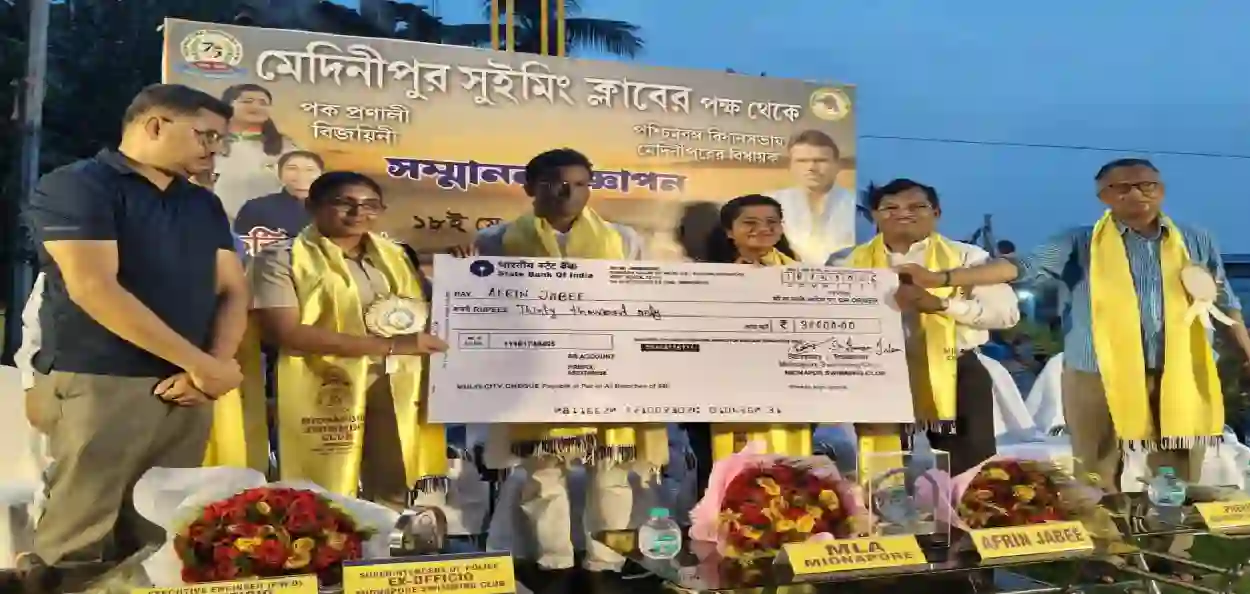 পক প্রণালী বিজয়ী সাঁতারু আফরিন জাবিকে সম্বর্ধনা জানালো তার মেদিনীপুর সুইমিং ক্লাব,সব রকম সাহায্যের আশ্বাসও পেলেন এই কৃতি সাঁতারু 